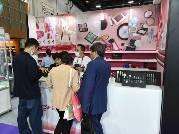 O 27º Beautyworld Middle Oriente, Yoly Group está esperando por você no Hall 4-D38!
